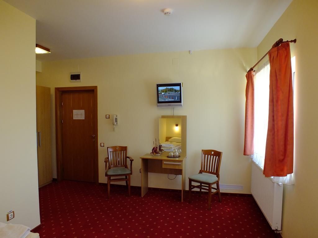 Motel Vector Găeşti Habitación foto