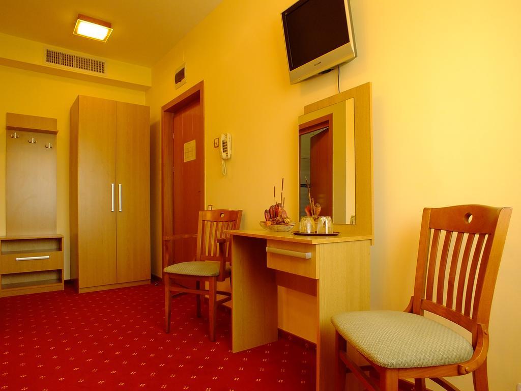Motel Vector Găeşti Habitación foto