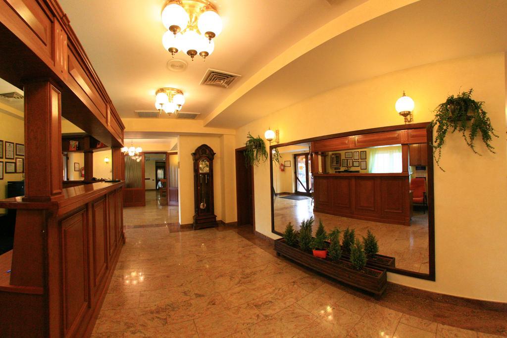 Motel Vector Găeşti Exterior foto