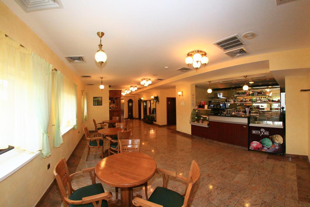 Motel Vector Găeşti Exterior foto