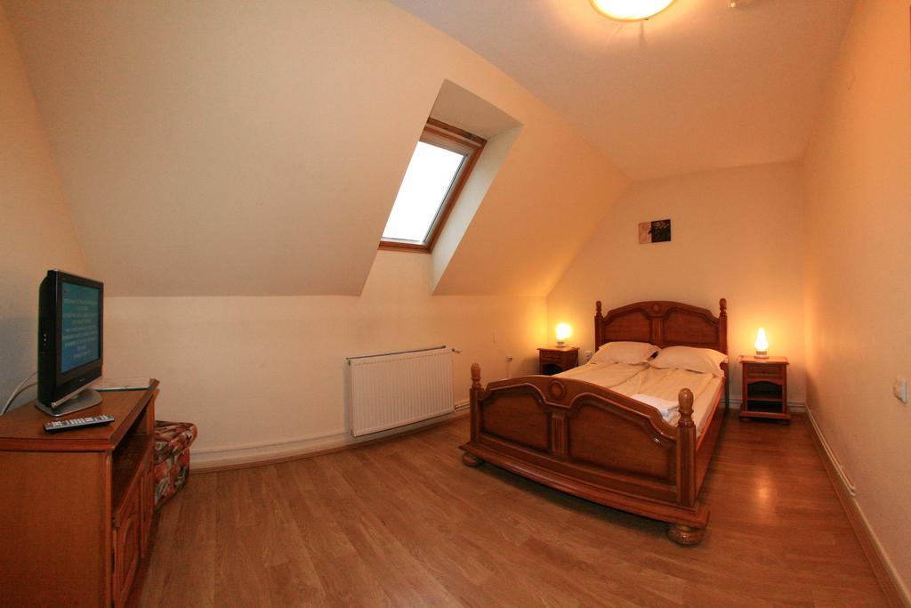 Motel Vector Găeşti Habitación foto