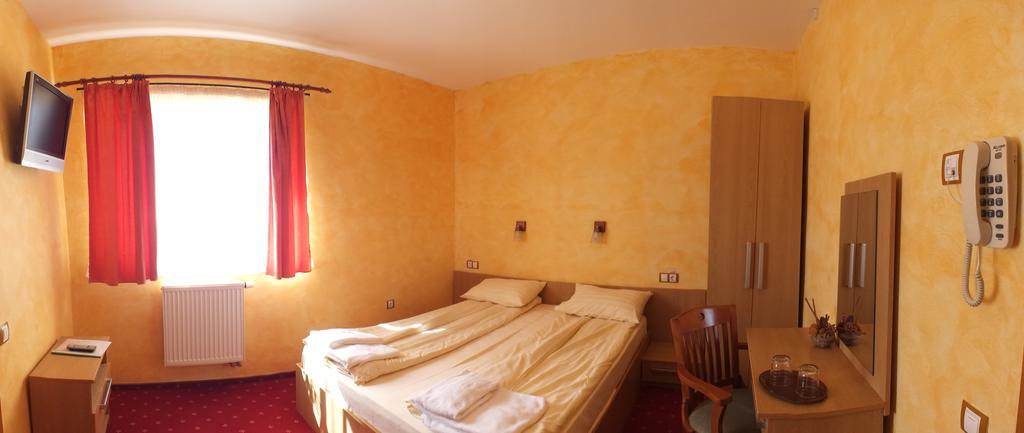 Motel Vector Găeşti Habitación foto