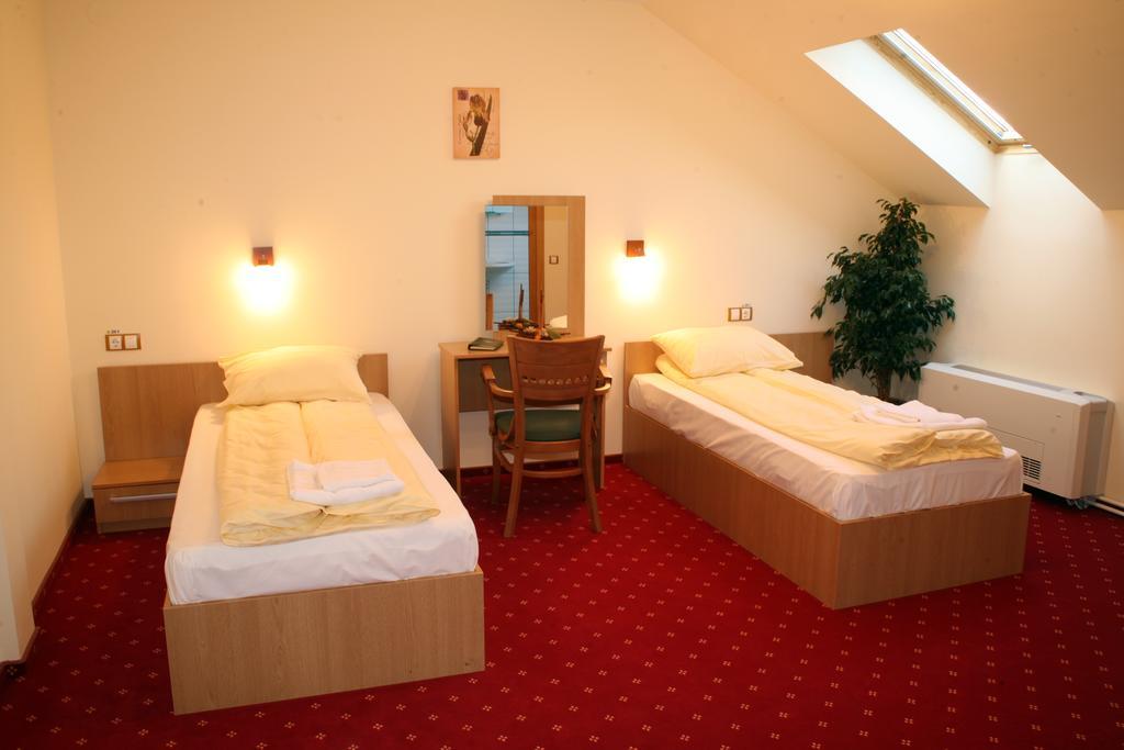 Motel Vector Găeşti Habitación foto