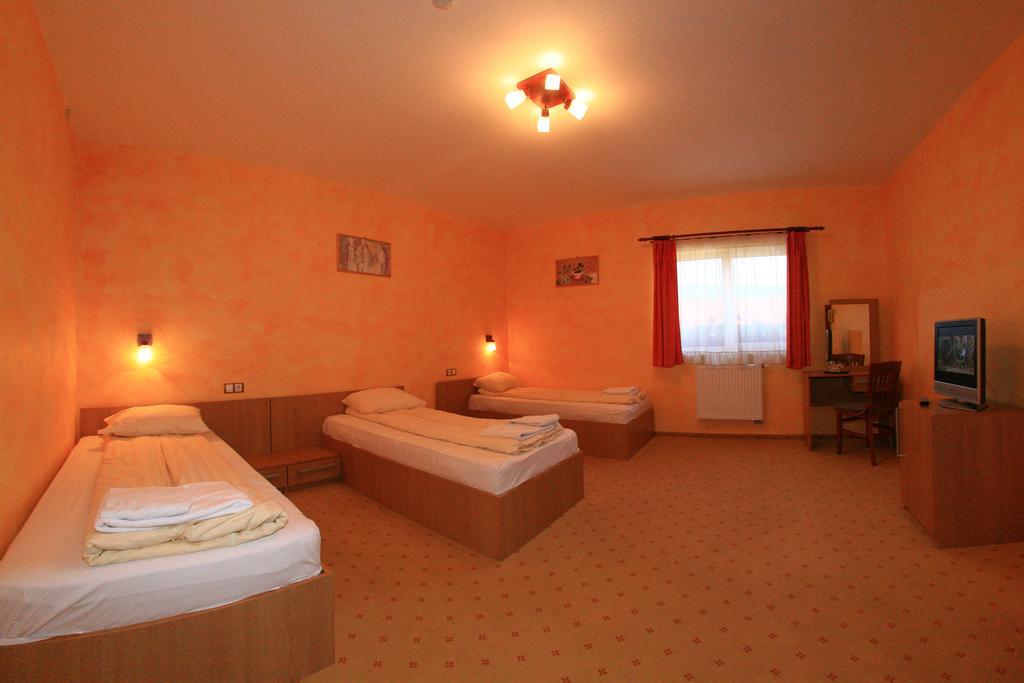 Motel Vector Găeşti Habitación foto