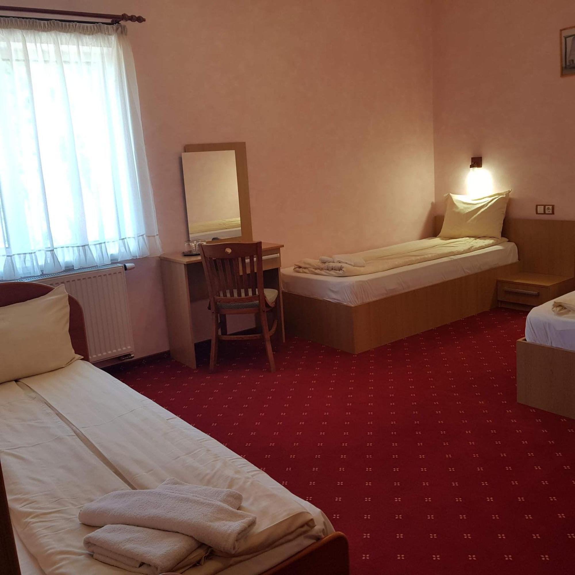 Motel Vector Găeşti Exterior foto