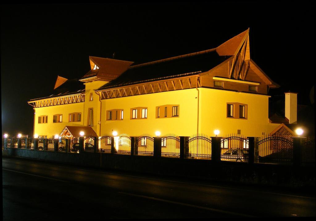 Motel Vector Găeşti Exterior foto